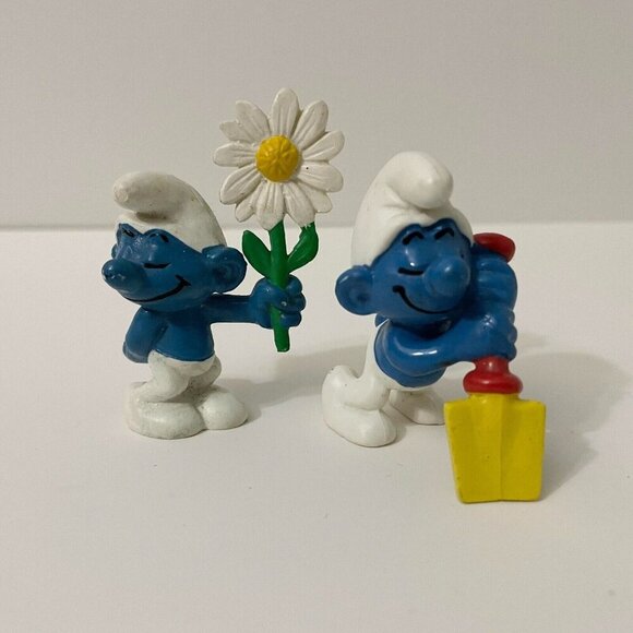 Smurfs Holding Flower and Lazy Digger Smurf Toys Figures - Picture 1 of 16